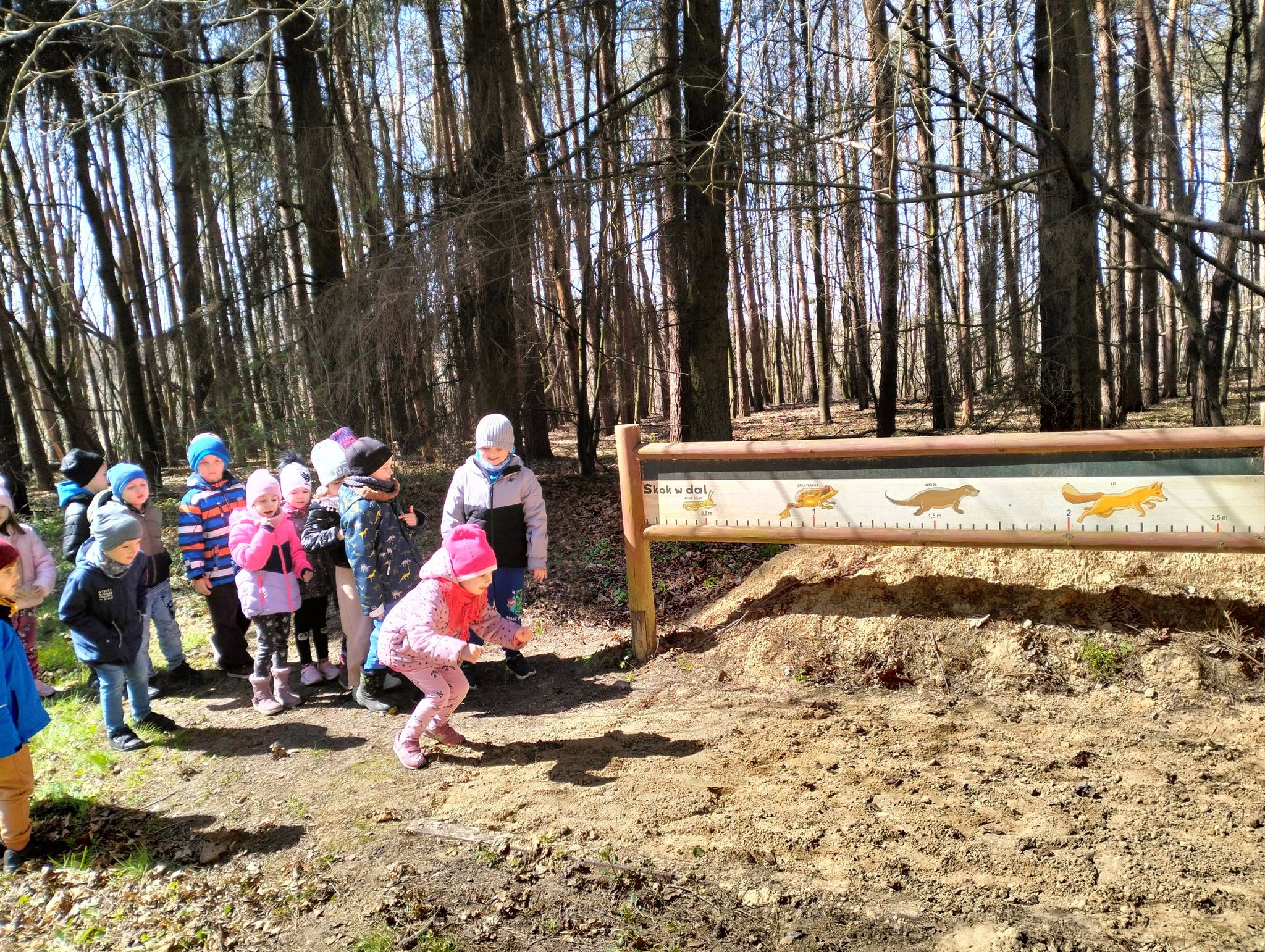 Mali turyści w Majdanie Ostrowskim